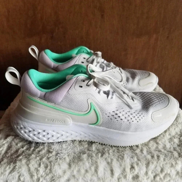 𝅺Nike Running React Miler  2 Sneakers Platinum Tint/Green Glow/White 8 - Picture 12 of 13